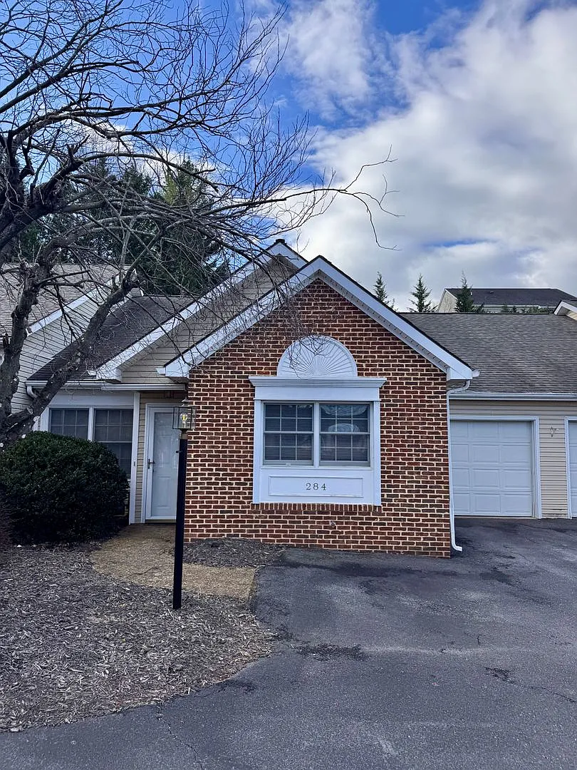 284 Emerald Dr photo 1