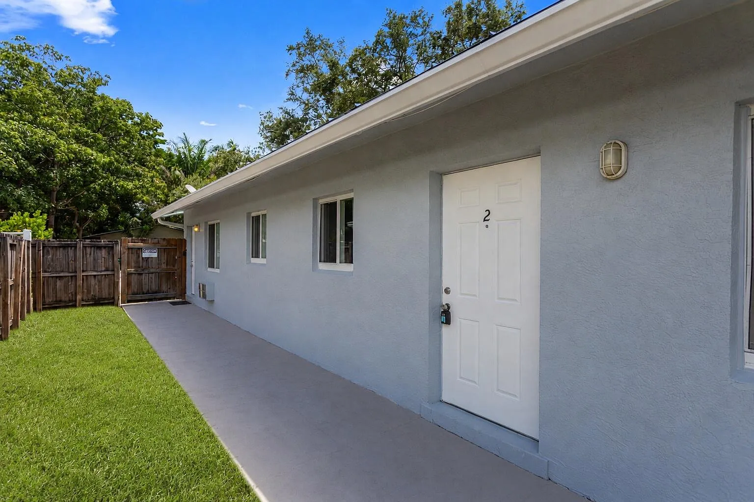 2 bed, 1.0 bath, 906 sqft, $1,750 — Photo 2