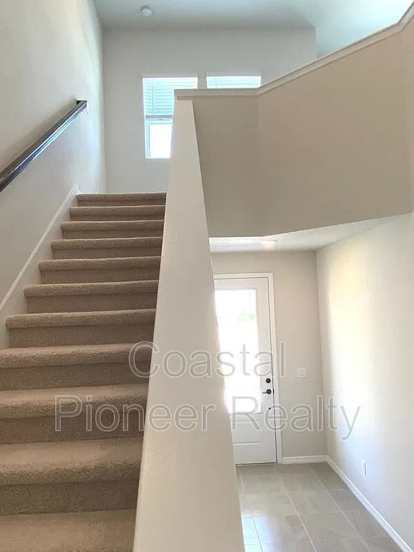 4 bed, 3.5 bath, 2798 sqft, $3,195 — Photo 3