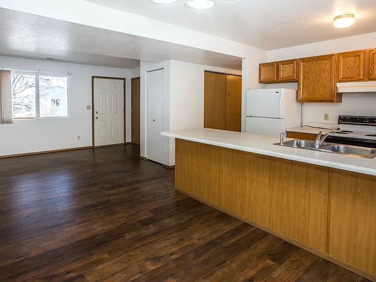 105 Pullman Ct — Photo 1