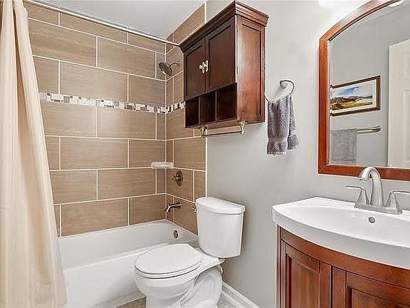 5th image of 2706 White Oak Dr