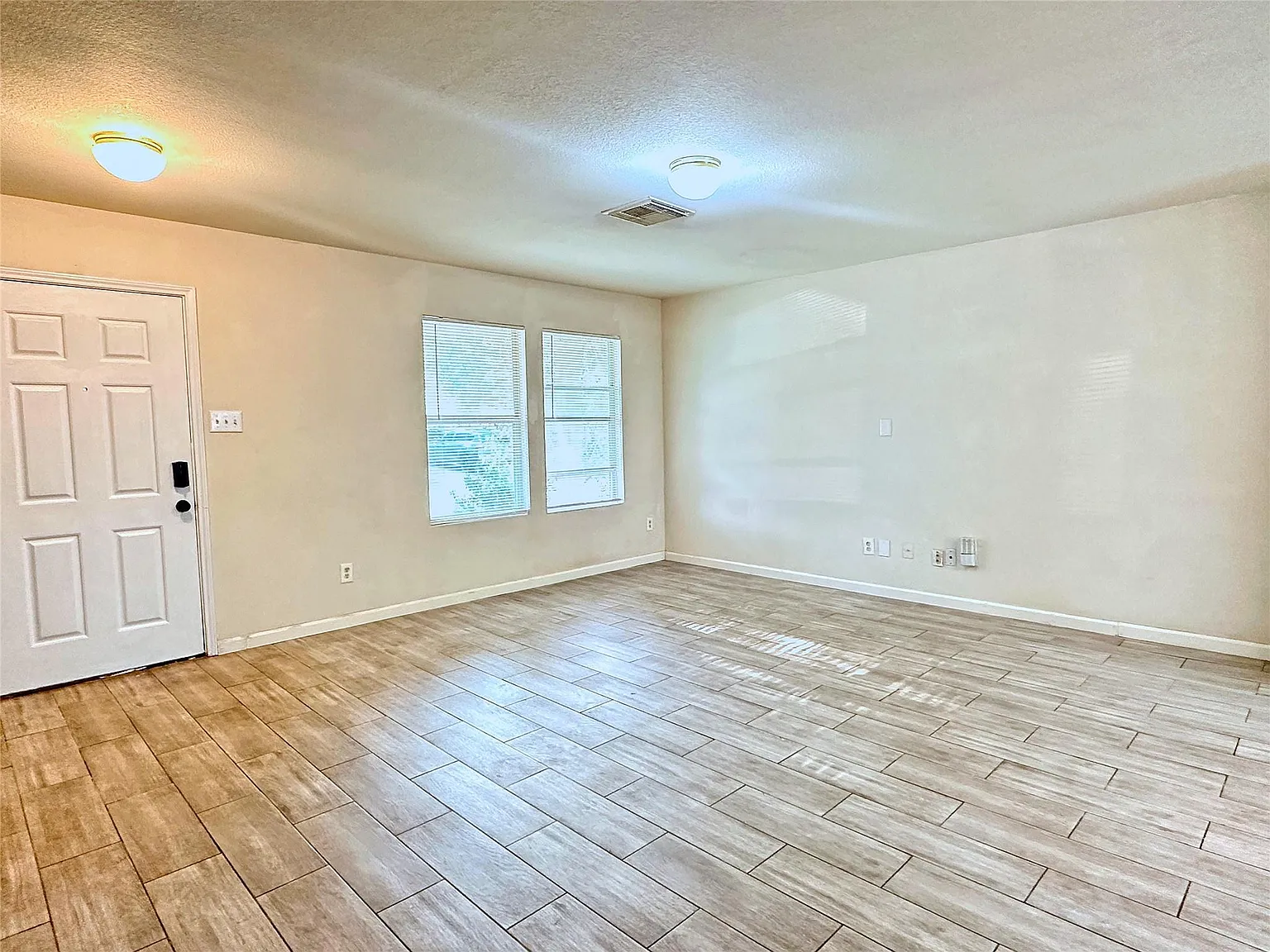 3 bed, 2.5 bath, 1600 sqft, $1,750 — Photo 3