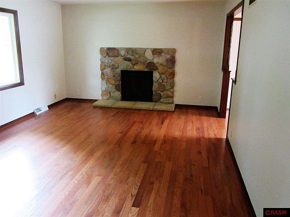 3rd image of 130 Windsor Dr