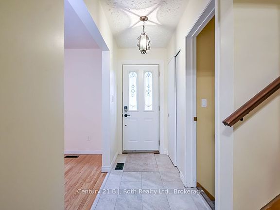 3rd image of 299 Bay St