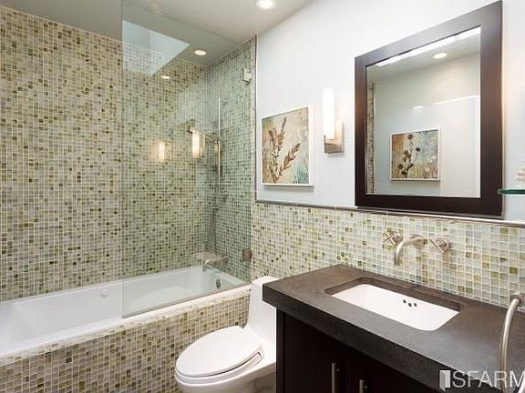bathroom (with jetted tub)