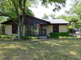 2141 Kingsdale Dr, Fort Worth, TX 76119