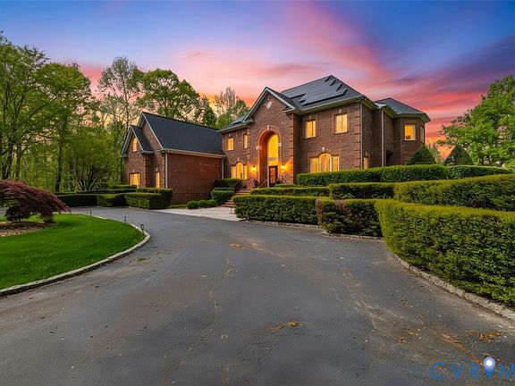 3rd image of 402 Rivers Bend Cir