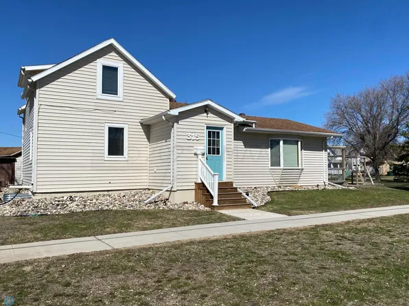 315 1st St N, Wahpeton, ND 58075