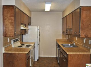 300 N Milam St APT 6, Seguin, TX 78155