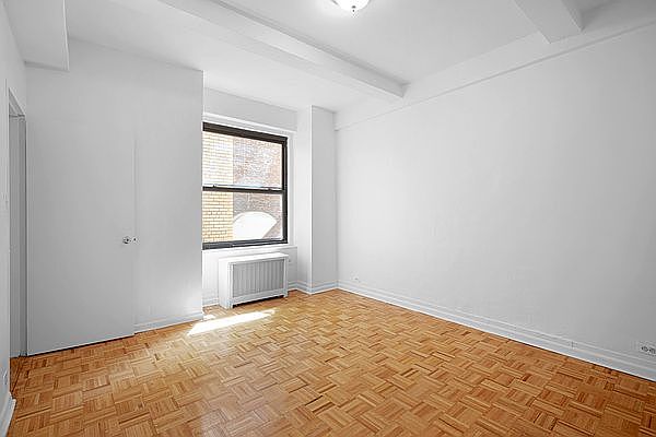 1st image of 160 W 71st St APT 3W