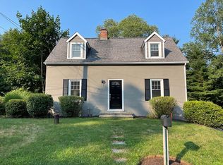 8 Johnson Dr, Sandy Hook, CT 06482