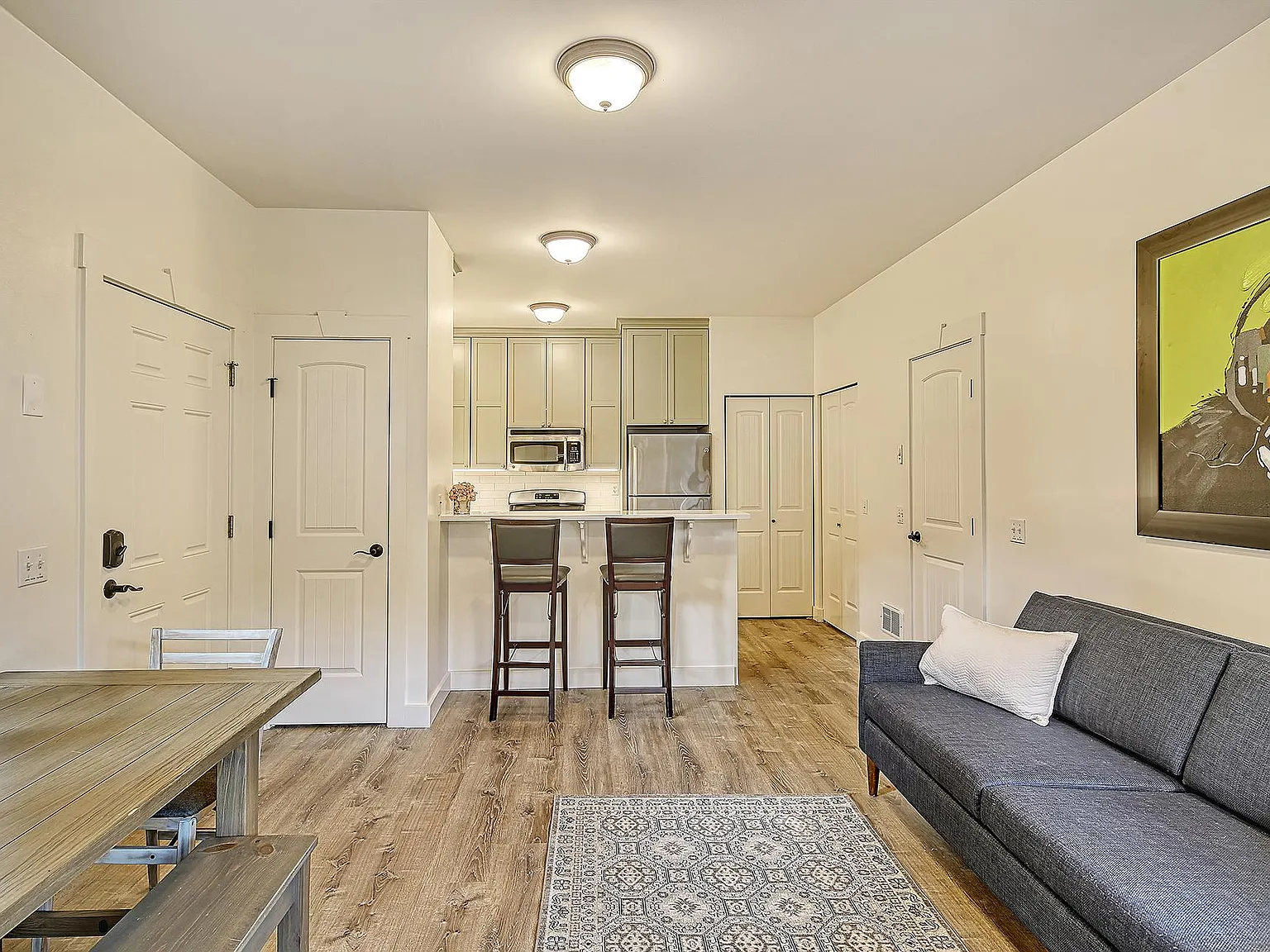 3 bed, 2.5 bath, 1425 sqft, $3,100 — Photo 3