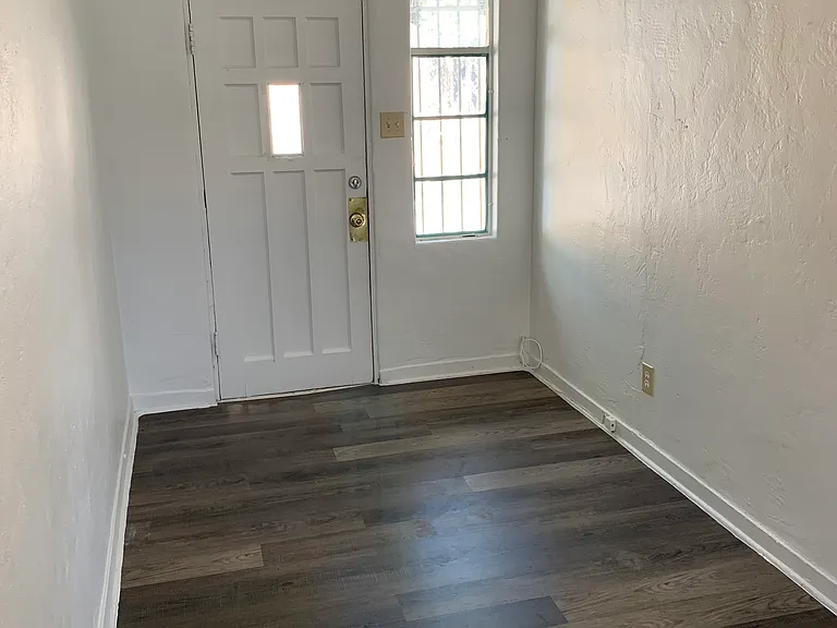 Updated 1 Bedroom in the Heart of Edo — Photo 32