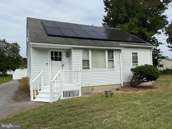 18 Cedar St, Pennsville, NJ 08070