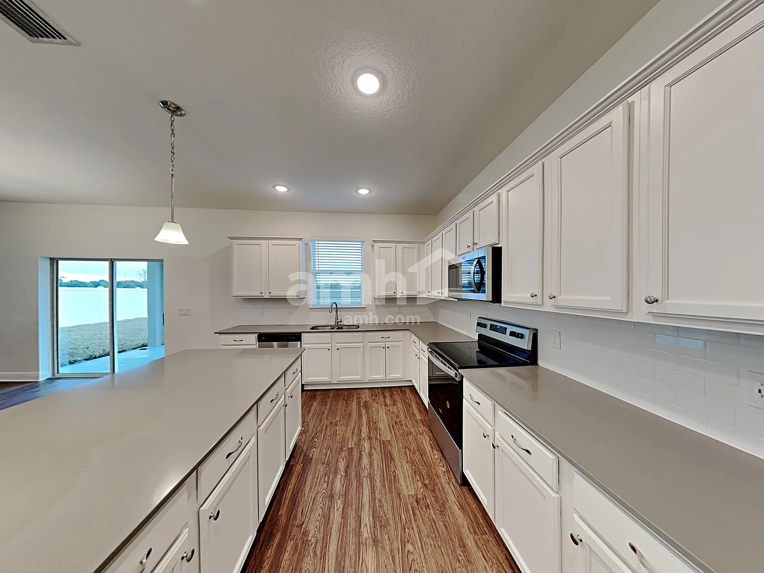 4 bed, 2.5 bath, 2449 sqft, $2,780 — Photo 3