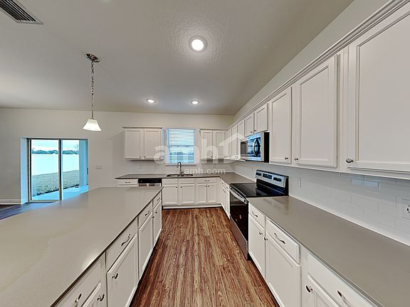 3rd image of 1148 Sky Lakes Dr