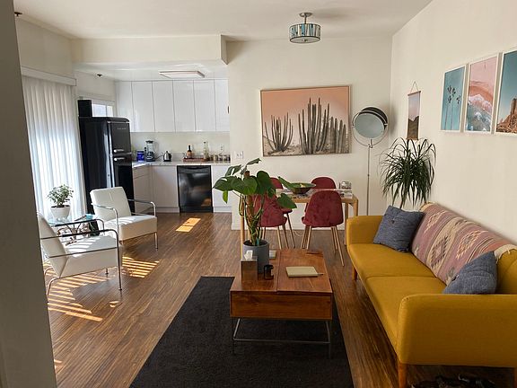 3rd image of 1216 S Sherbourne Dr APT 102