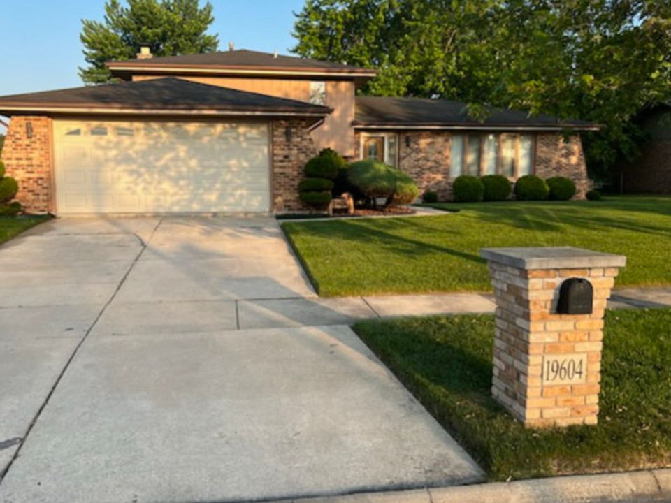 1st image of 19604 Lake Lynwood Dr