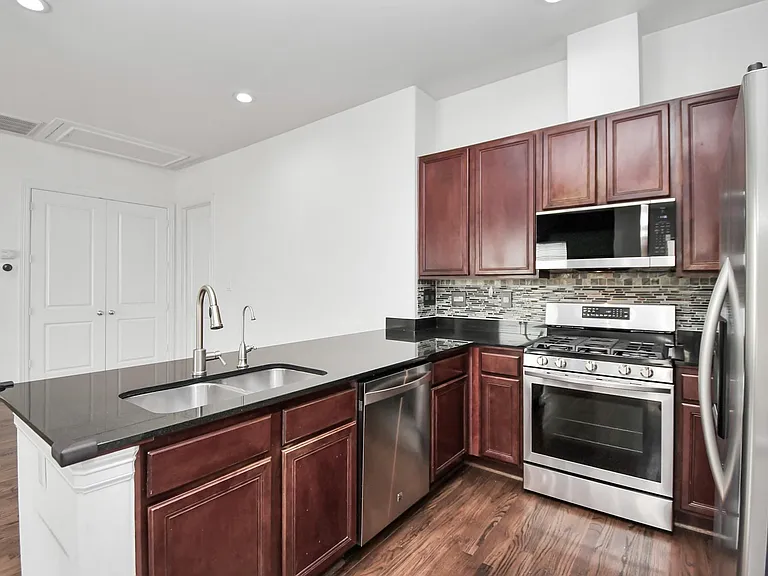3900 Center St — Photo 16