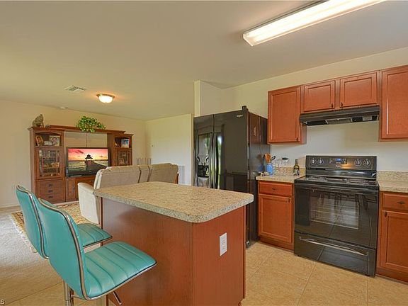 3rd image of 450 Shadow Lakes Dr