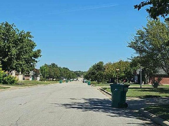 4th image of 2027 Herald Dr