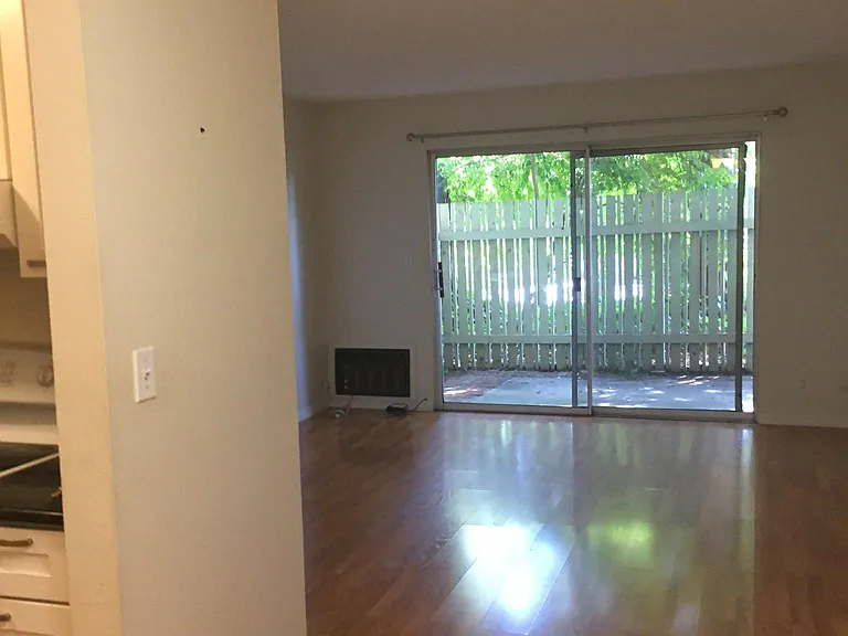 1305 Boulevard Way #105 — Photo 2