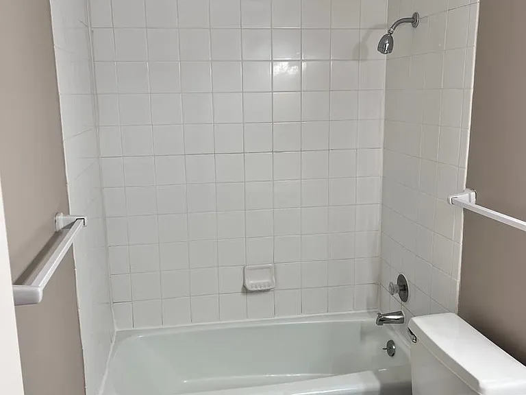 Bristol Square Apartments — Photo 150