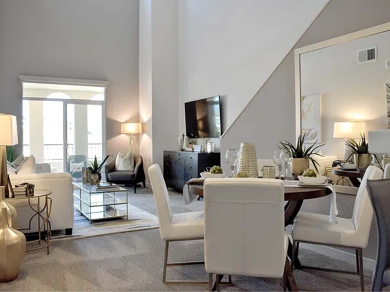 360 Luxury Apartments — Photo 40