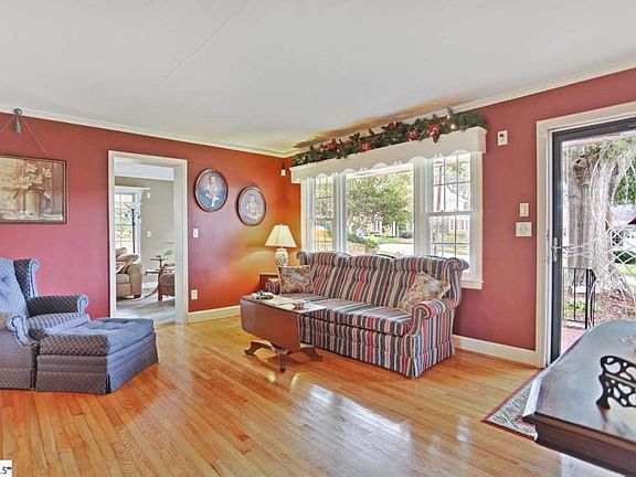 4th image of 217 McDonald St