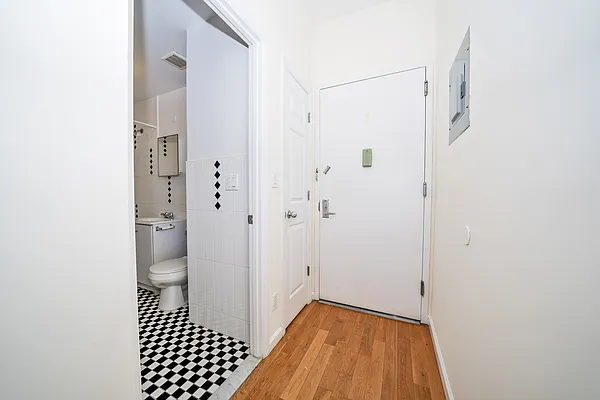 Rented by Level Group | media 9