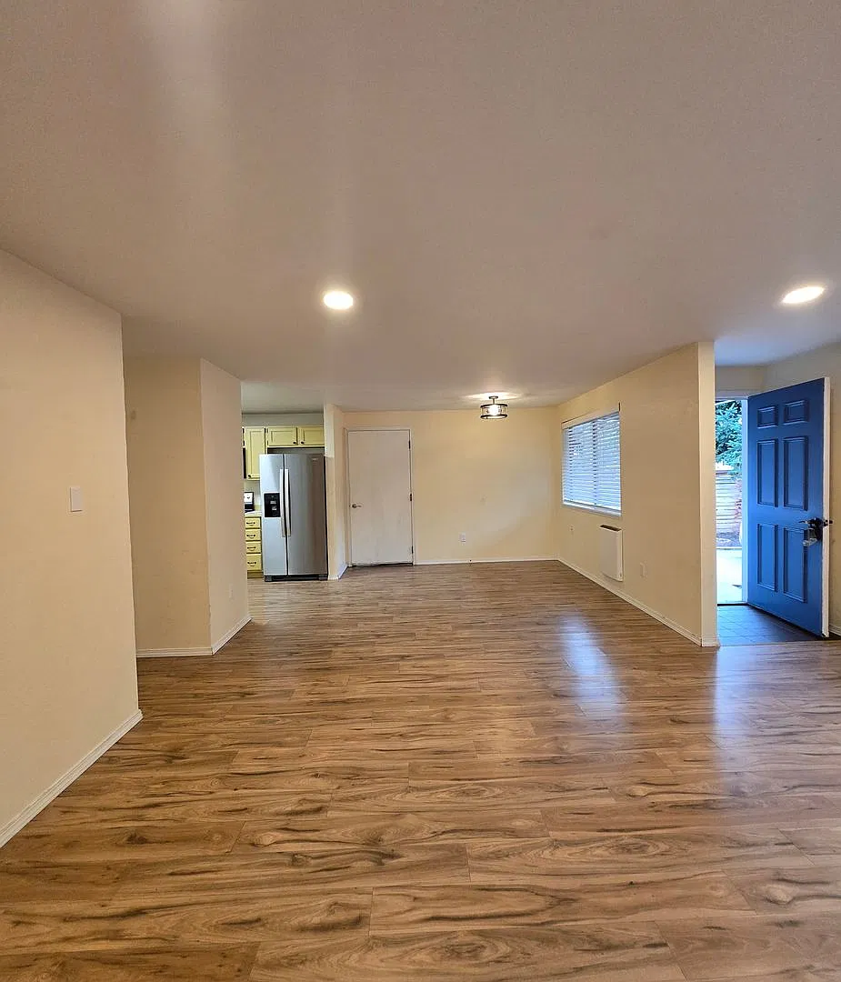3 Bed, 1 Bath Centrally Located Home For Rent in Port Townsend! — Photo 4