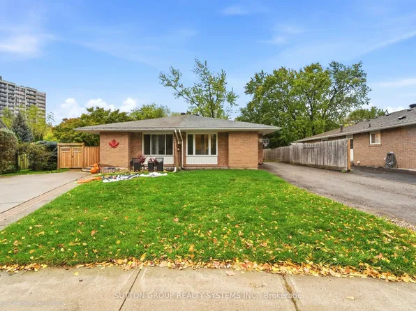 1916 Reiss Ct, Mississauga, ON L5J 3S3