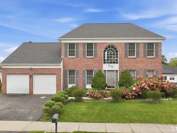 6 Ashley Court, Danbury, CT 06810