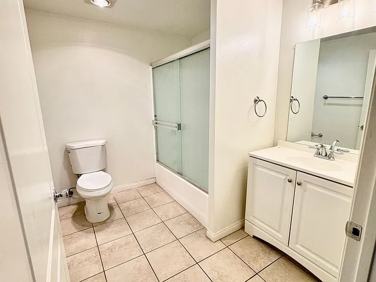 10883 Rose Ave #101 — Photo 11
