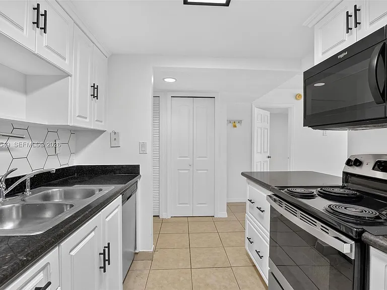 220 Lakeview Dr #210 — Photo 12