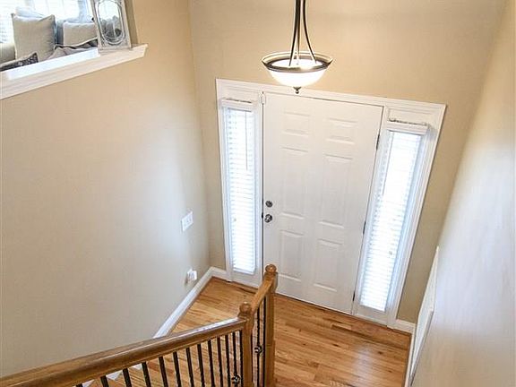 5th image of 220 Honey Cove Way