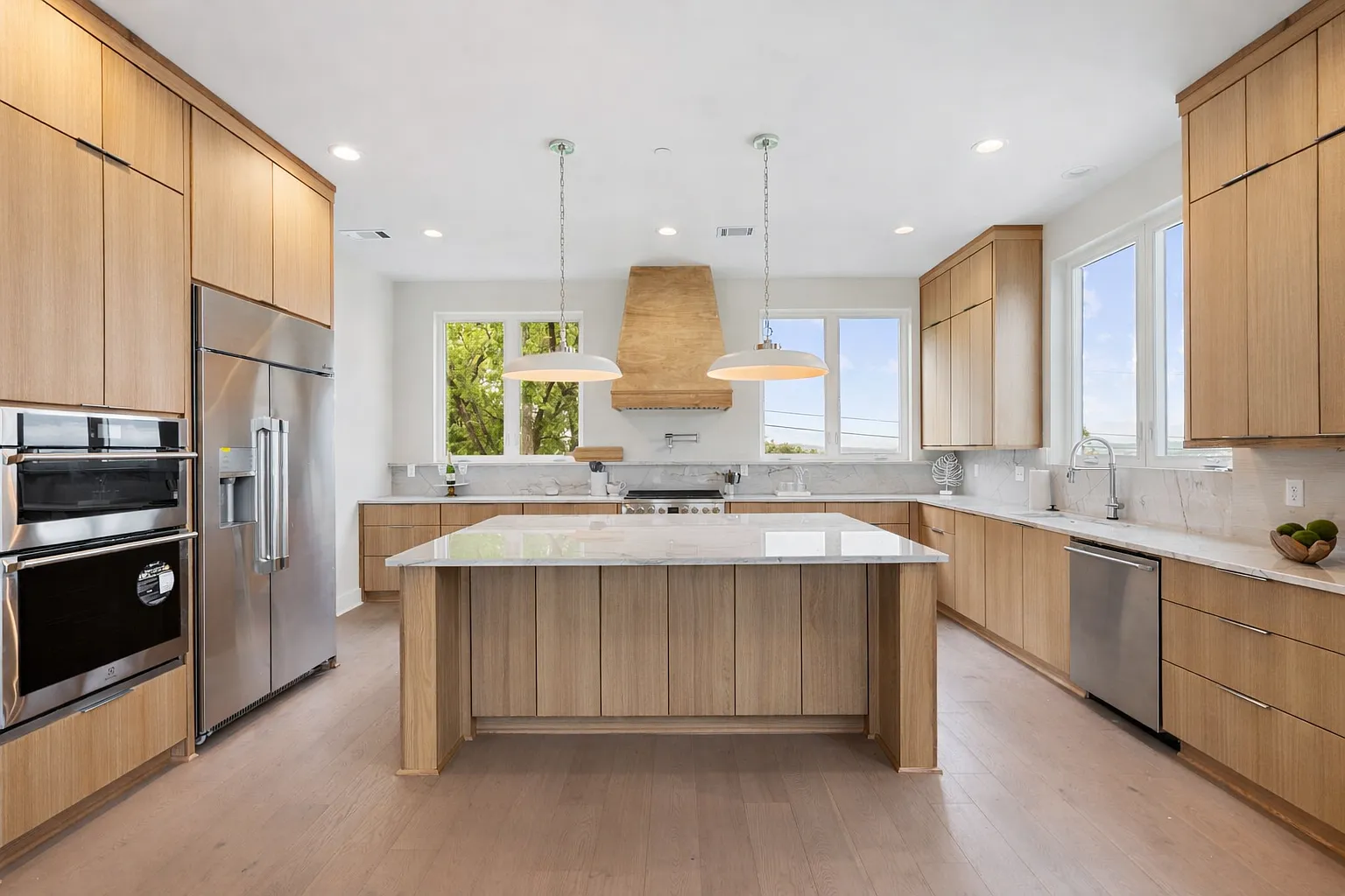 6111 Hill Circle Dr — Photo 2