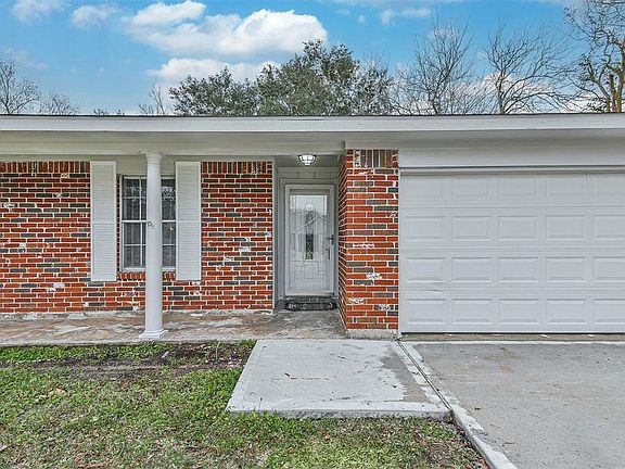 3rd image of 5513 Thornwood Cir