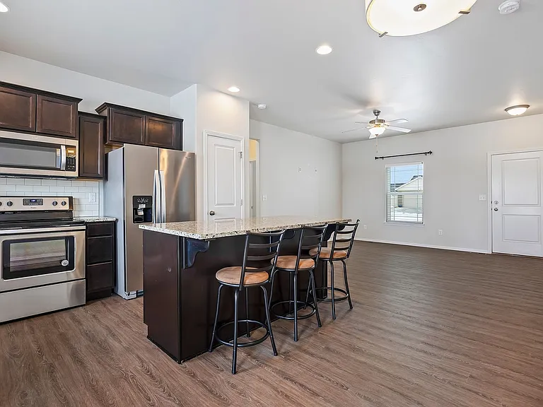 397 Marjorie St — Photo 4
