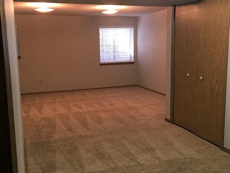 4249 Hunting Meadows Cir — Photo 15