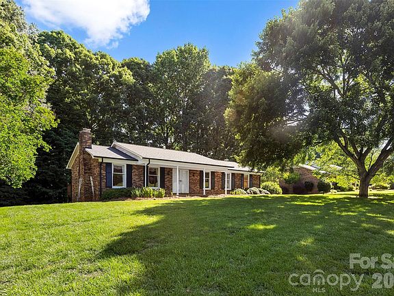 3rd image of 2410 Sandlewood Dr