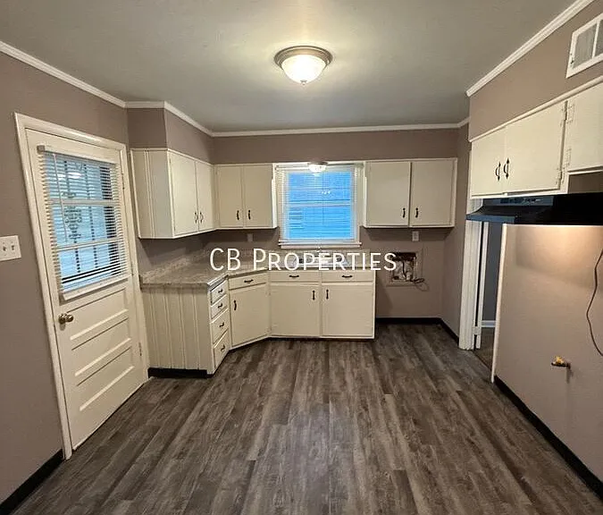 4493 Westmont Rd — Photo 2