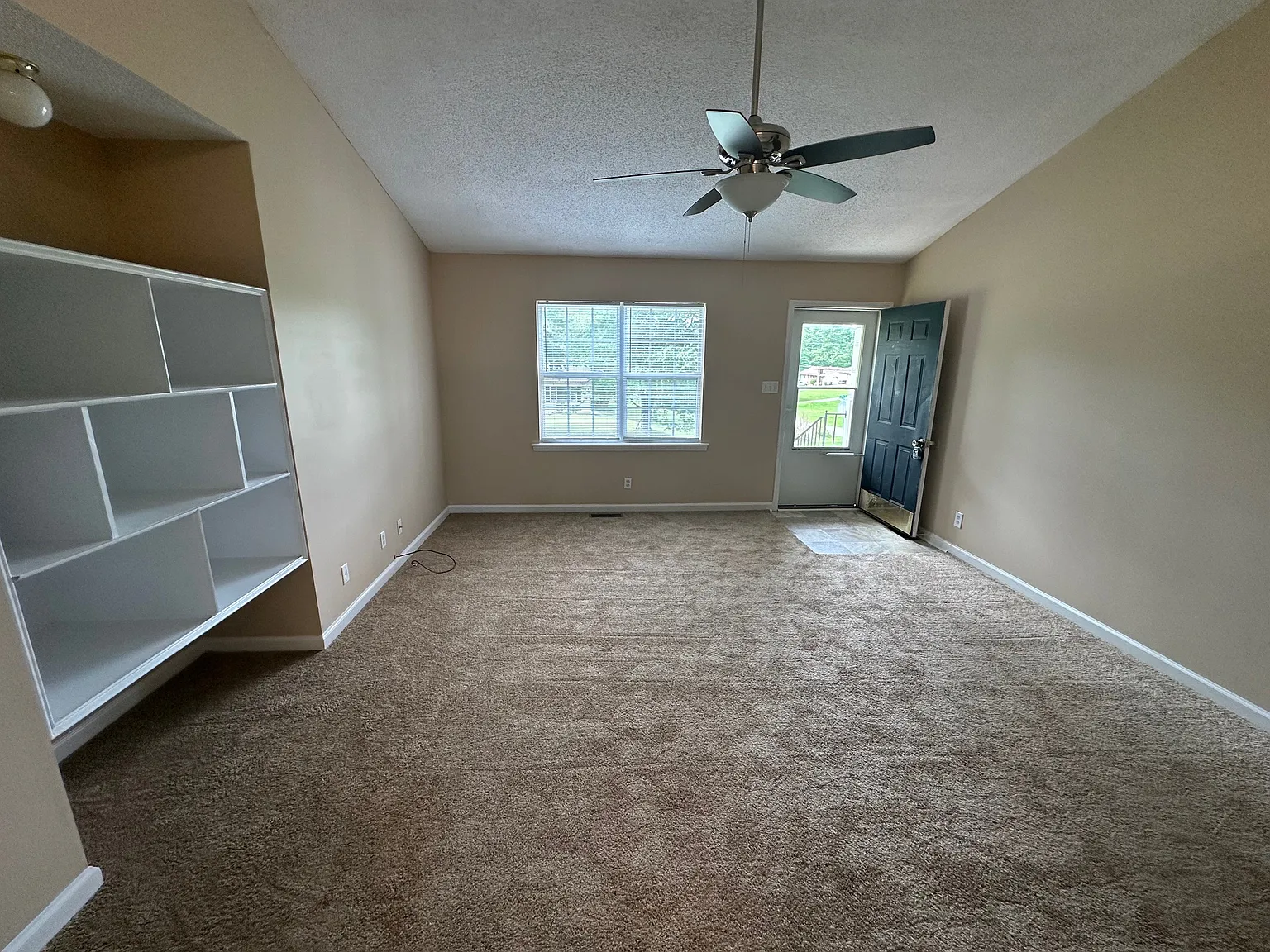 3 bed, 2.5 bath, 1632 sqft, $1,795 — Photo 4