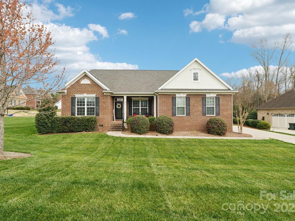 1st image of 205 Cowboys Cir