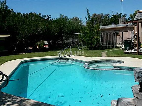 2nd image of 2400 Apricot Ln