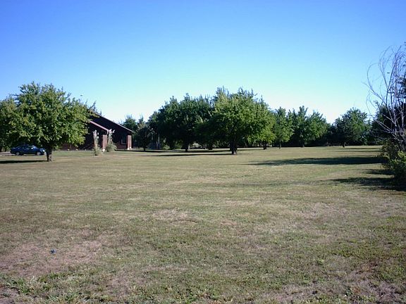 Well manicured yard west side