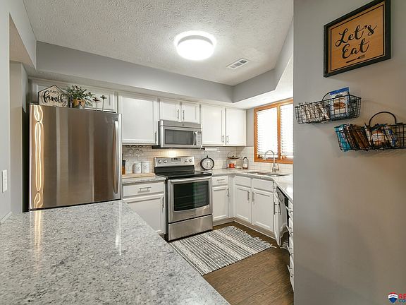 3rd image of 1747 Surfside Dr
