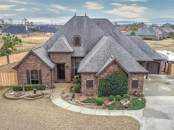 3rd image of 1013 Richmond Cir