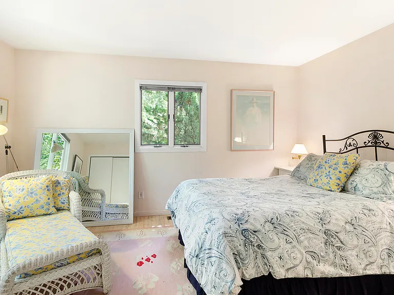 44 Longwoods Ln — Photo 8