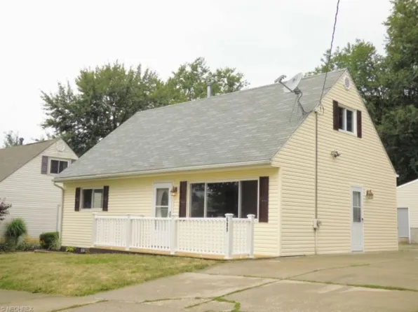 689 Independence Ave, Akron, OH 44310